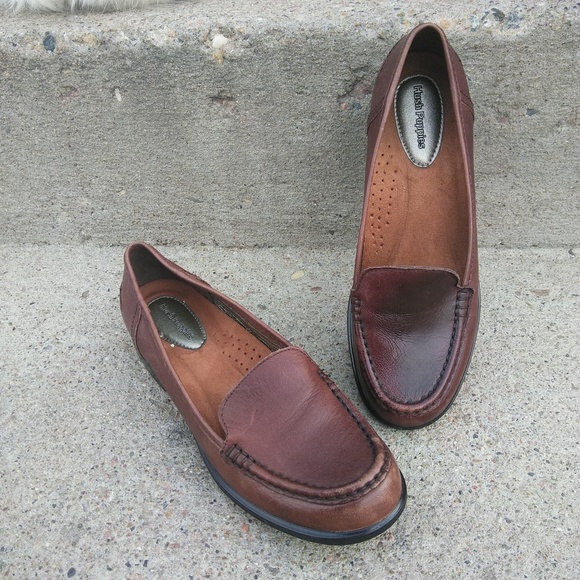 Hush Puppies Shoes - Hush Puppies NWOT Brown Leather Loafer Size 9M